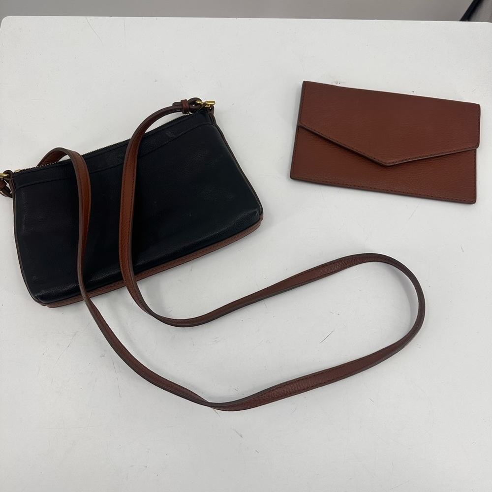 Fossil Leather Crossbody Bag Black Brown Zip Top Includes Wallet Insert